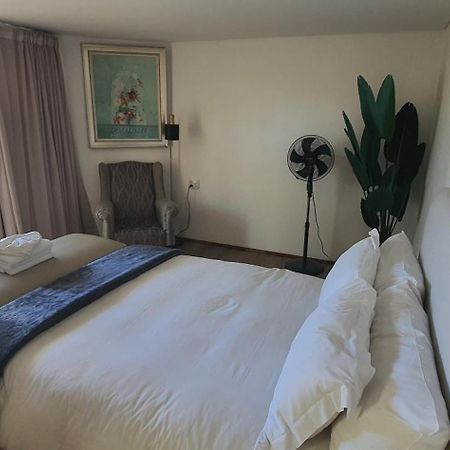 Acacia Lodge Bloemfontein Buitenkant foto