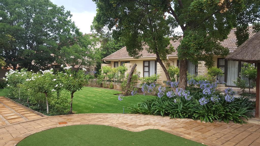 Acacia Lodge Bloemfontein Buitenkant foto