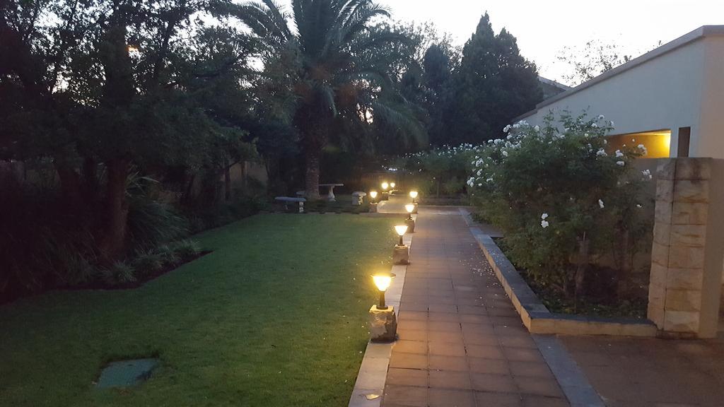 Acacia Lodge Bloemfontein Buitenkant foto