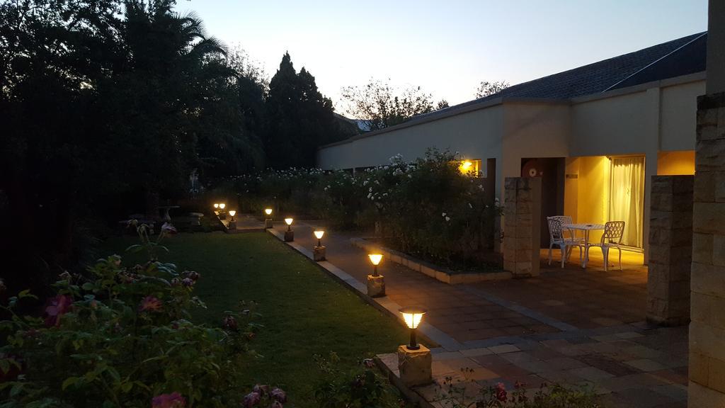 Acacia Lodge Bloemfontein Buitenkant foto